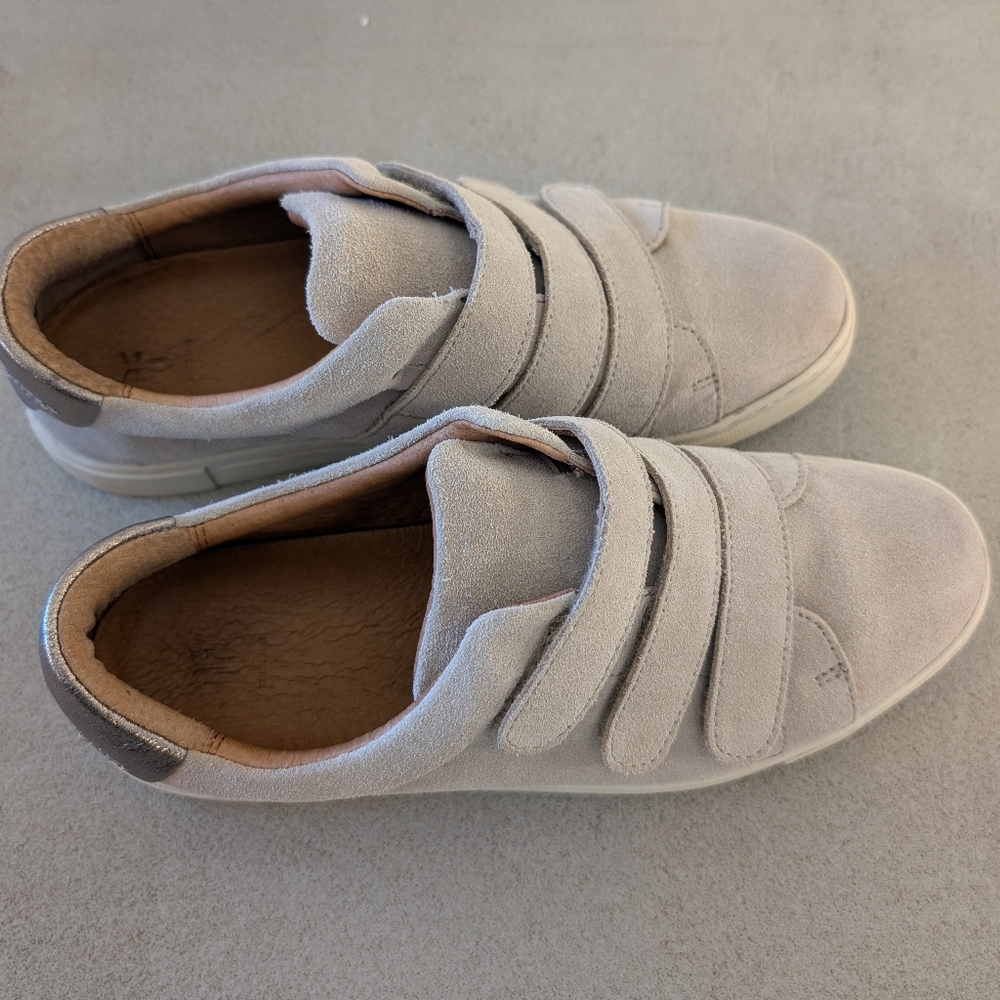Frye Ivy Strap Low Sneakers in Milkshake Metallic Suede Womens Size 8